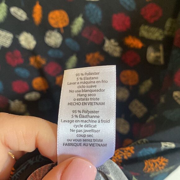 NWOT leaf IRMA top- size Small - Picture 9 of 10